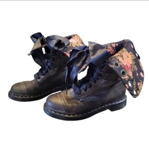 Dr. Martens Triumph 1914 Fold Down Boots 12 Eyelet Floral Interior Ribbon Size 7